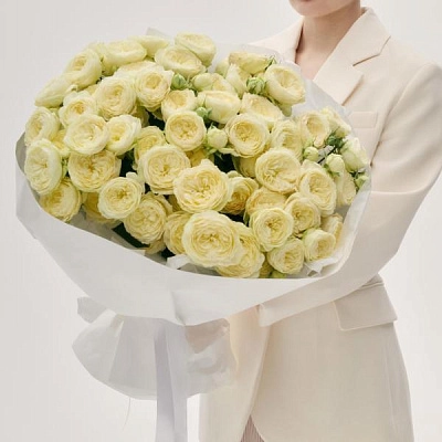 Монобукет из белой кустовой розы